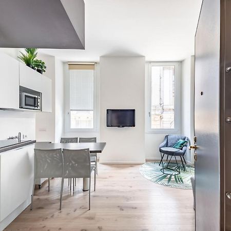 Amazing Flat In Duomo By Easylife Apartment Milan Bagian luar foto