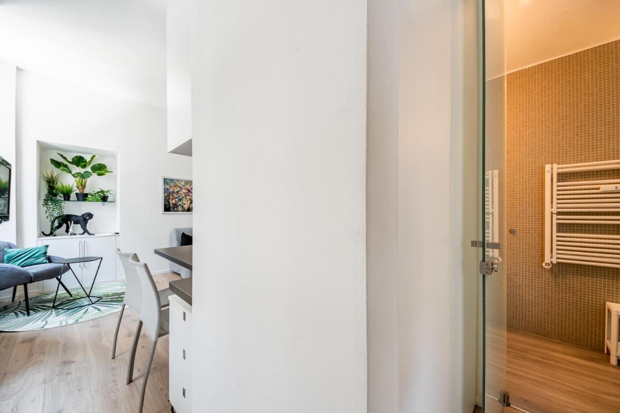 Amazing Flat In Duomo By Easylife Apartment Milan Bagian luar foto